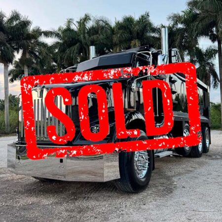 2016 KENWORTH T800 DUMP TRUCK TRI-AXLE WITH STEEREABLE THIRD AXLE