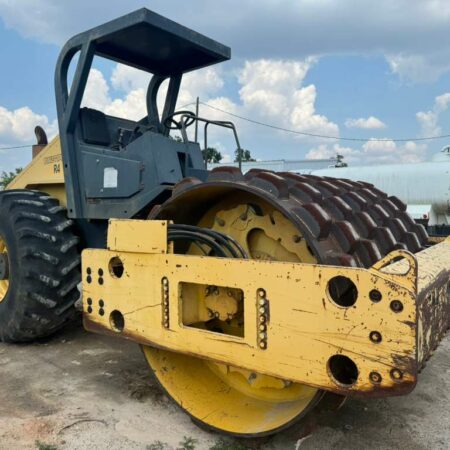 2001 BOMAG BW211 PD-3  SHEEP FOOT ROLLER COMPACTOR  DRUM WIDTH: 84 IN OPERATING WEIGHT: 25,100 LBS