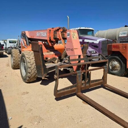 2010 JLG  SKY TRACK 10054 TELEHANDLER 10.000 LB CAPACITY MAX LIFT HEIGHT 53 FT 2 IN