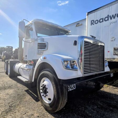 2015 FREIGHTLINER CORONADO DAY CAB W PTO PUMP