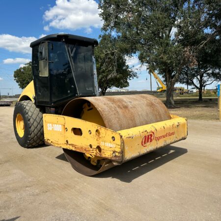 2006 INGERSOLL RAND SD-100D SMOOTH DRUM COMPACTOR ENCLOSED CAB 84 INCH DRUM