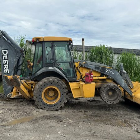 2010 JOHN DEERE  710J BACKHOE 4X4 ENCLOSED CAB  A/C W/ GRAPPLE