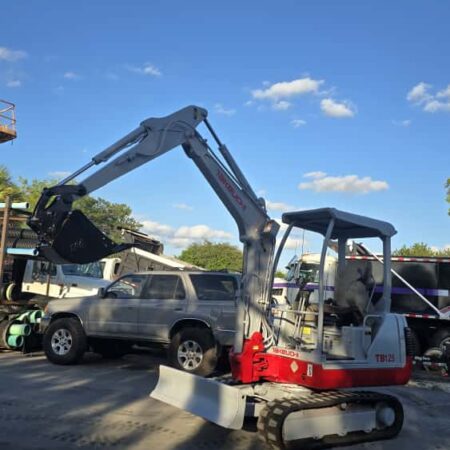 2015 TAKEUCHI TB125 MINI EXCAVATOR OPEN CAB WITH HAMMER LINE KIT THIRD VALVE & QUICK COUPLER