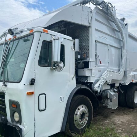 2016 MACK MRU613 FRONT LOADER GARBAGE TRUCK