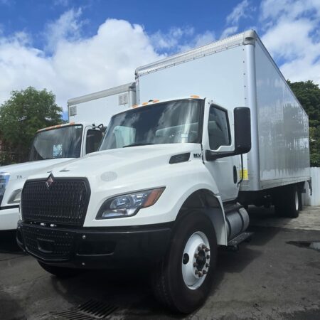 2025 INTERNATIONAL MV607 BOX TRUCK W/ 26′ ALUMINUM LIFT GATE LOW MILES  NO CDL REQUIRED