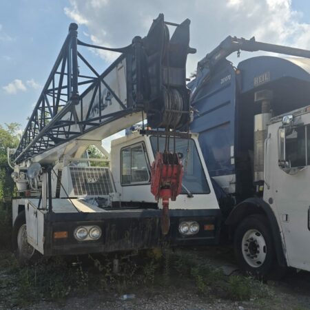P&H OMEGA 3116 30 TONS ROUGH TERRAIN  CRANE  30 TONS CAPACITY 4 SECTION TELESCOPIC, UP TO  90 FT BOOM