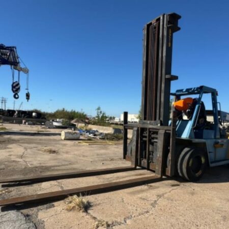 1985 CATERPILLAR VR300 FORKLIFT ALL TERRAIN  LOAD: 30.000 LBS W/ 12 FT FORKS