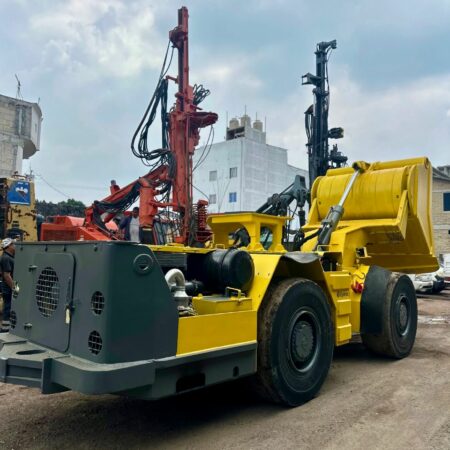 2002 EPIROC SCOOPTRAM OR LOW PROFILE LOADER  SEMI NEW W/ A 3.5 YARD BUCKET 4X4