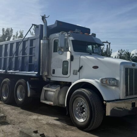2005 PETERBILT 357  DUM TRUCK TRI-AXLE (FACTORY TRUCK)