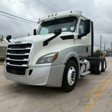 2019 FREIGHTLINER CASCADIA 126 DAY CAB TANDEM
