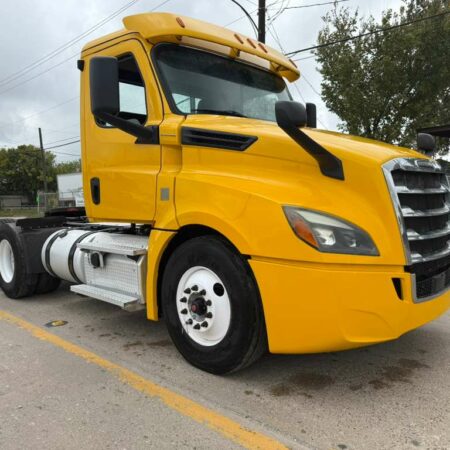 2019 FREIGHTLINER CASCADIA 126 DAY CAB TANDEM