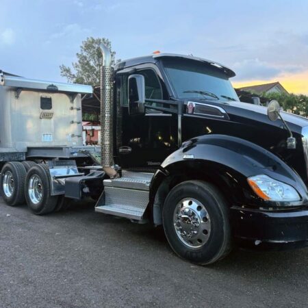2019 KENWORTH T680 DAY CAB TANDEM W/ PTO PUMP & 2020 EAST  ALUMINUM END TRI-AXLE DUMP  TRAILER