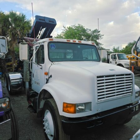 1990 INTERNATIONAL DT466  ROLL OFF 24FT W/ TARP & TANDEM