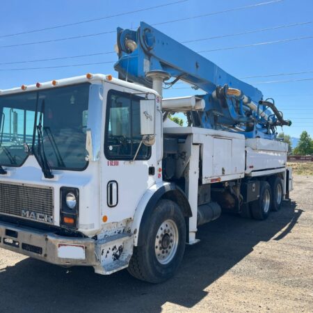 1996 PUTZMEISTER CONCRETE PUMP 31 METERS MOUNTED ON A 1998 MACK MR 5 SECTION