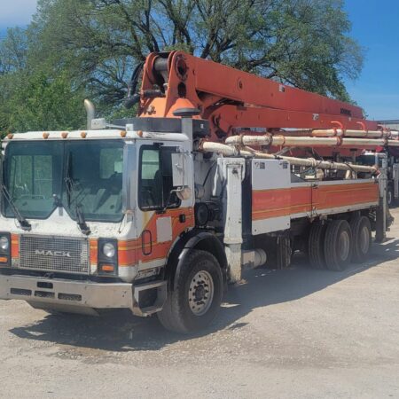 2003 39 METER SCHWING CONCRETE PUM MOUNTED ON A 2003 MACK MR6888S