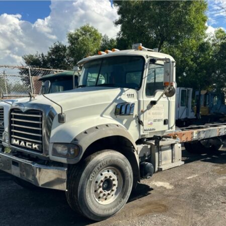 2014 MACK GRANITE CABIN CHASSIS 15 FT LONG TANDEM DOUBLE FRAME