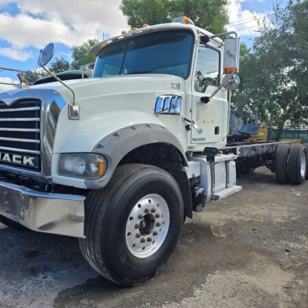 2014 MACK GRANITE CABIN CHASSIS 15 FT LONG TANDEM DOUBLE FRAME