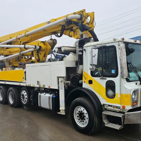 2014 PUTZMEISTER 31 METERS CONCRETE PUMP MOUNTED ON A  2015 MACK MRU613  5 SECTIONS
