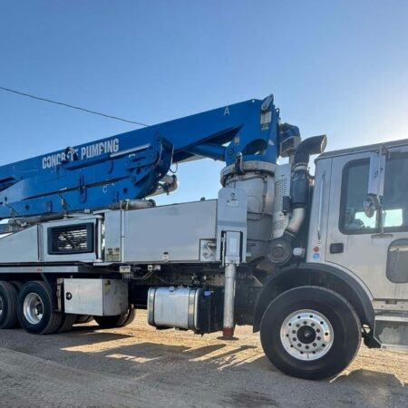 2015 PUTZMEISTER CONCRETE PUMP 32 METERS  MOUNTED ON A 2015 MACK MR TRUCK