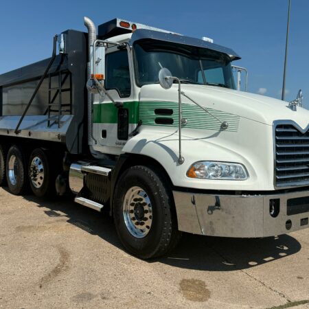 2017 MACK VISION CXU613MP7-395C TRI AXLE DUMP TRUCK