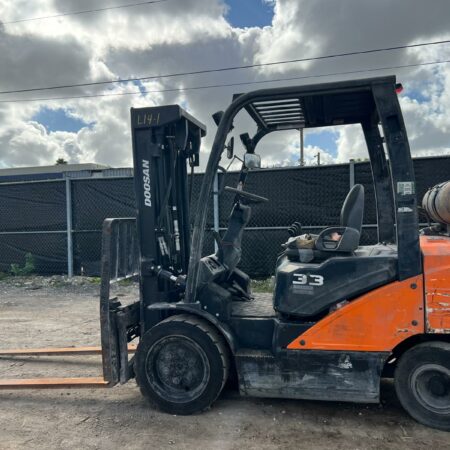 2020 DOOSAN FORKLIFT  MODEL  G33N-7 CAPACITY  6.500 LBS  3-STAGE MAST, 185 IN MAX LIFT & SIDE SHIFTER