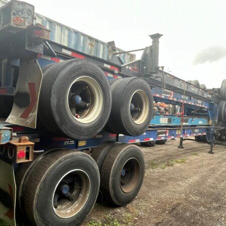 CHASSIS CONTAINERS EXTENDABLE  40-45 YEARS: 2 - 2004  1 - 2000