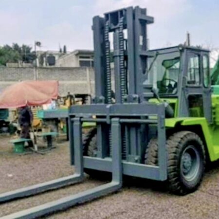 2005 CLARK C500Y HEAVY DUTY FORKLIFT DIESEL LIFT CAPACITY 30000 LBS 13600 KG
