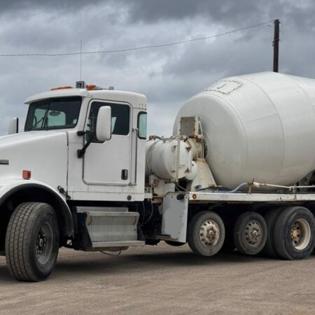2006 KENWORTH W900 CONCRETE MIXER 11 YARDS MCNEILUS MIXER