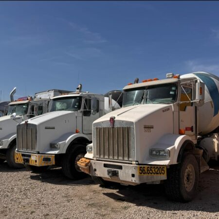 2008 KENWORTH T800 CONCRETE MIXER 10.5 YARDS  MCNEILUS MIXER 4 UNITS AVAILABLES