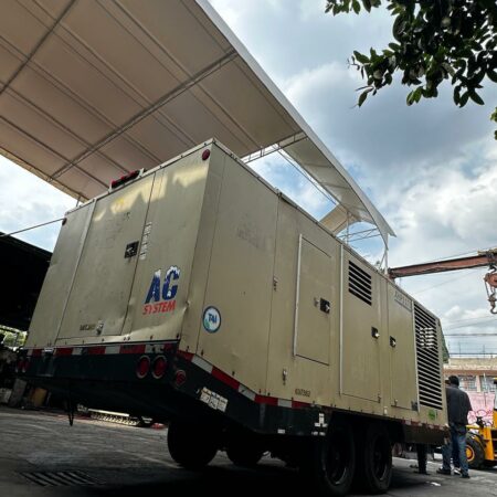 2014 DOOSAN  XHP1170WCU× HIGH-PRESSURE AIR COMPRESSOR  1,170 CFM&  WORKING PRESSURE 350 PSI W/ HEAVY DUTY TANDEM TRAILER