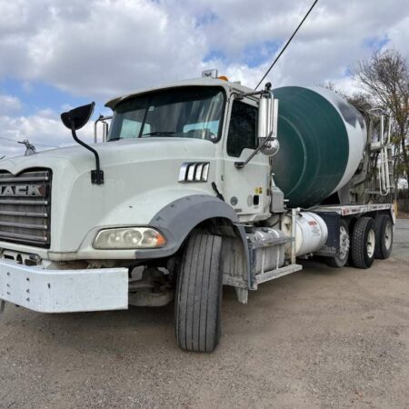 2018 MACK GRANITE GU813 CONCRETE MIXER 10.5 YARDS 90% LIFE MIXER