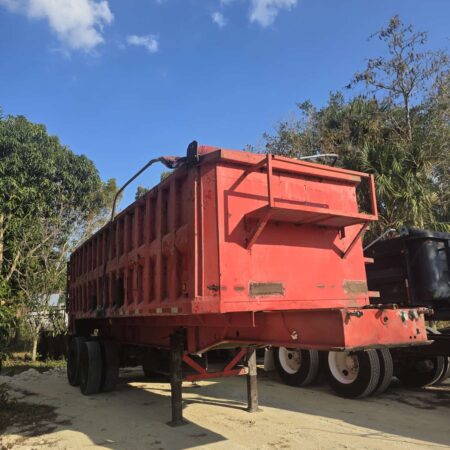 1978 FRUEHAUF DEMOLITION DUMP TRAILER 28FT LONG CHASSIS & 26FT BODY 34 CUBIC METERS SINGLE POINT SUSPENSION 44.000 LBS