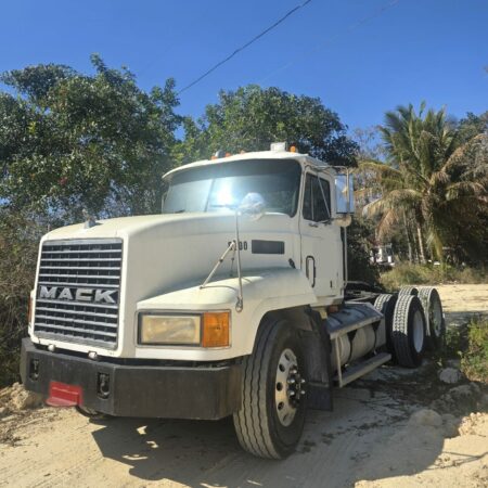 1997 MACK CH 613 DAY CAB TANDEM WITH WET LINE KIT RECENTLY REBUILT ENGINE  MACK E7 CH 613 ENGINE  RECENTLY REBUILT