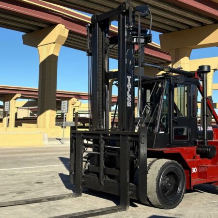 2001 TAYLOR TX180 FORKLIFT  DIESEL 18.000 LB CAB HEAT 2 MAST STAGE W/ SIDE SHIFT  MAST TILT AND FORK POSITIONER