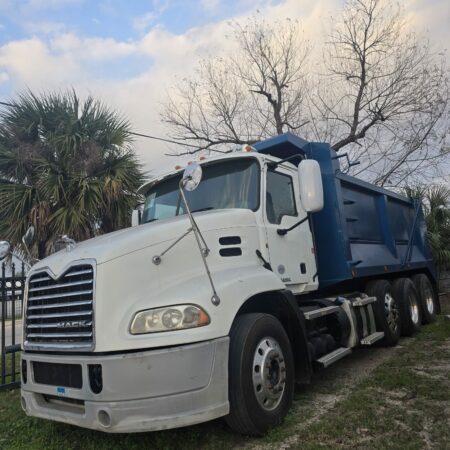 2013 MACK DUMP TRUCK TRI-AXLE STEEREABLE THIRD AXLE