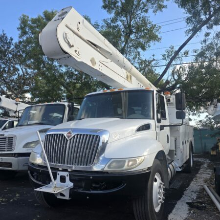 2017 INTERNATIONAL 4300 BUCKET TRUCK  ALTEC  A755 60FT INSULATE DOUBLE MAN BUCKET