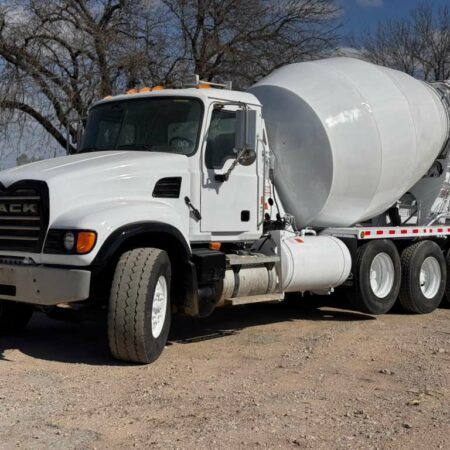2003 MACK GRANITE MIXER TRUCK 10.5 YD MCNEILUS MIXER