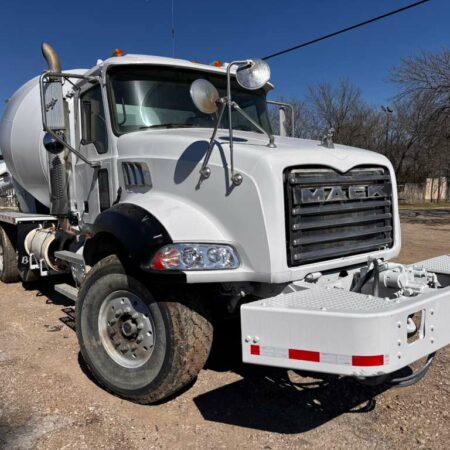 2007 MACK GRANITE CONCRETE MIXER TRUCK 11 YD MCNEILUS MIXER