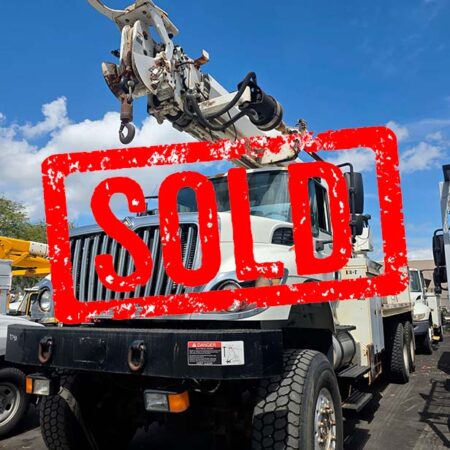 2009 ALTEC 4065APR DIGGER DERRICK TRUCK 6X6 30,000 LBS GVWR 65 FT  HEIGHT INSULATED BOOM W/ EXTENSION MOUNTED ON A 2008 INTERNATIONAL 7400