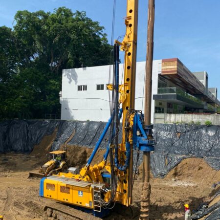 2011 BAUER BG 28 H HIGH PERFORMANCE HYDRAULIC ROTARY DRILLING RIG OPERATING ON A BT 85 BASE CARRIER  90 TONS CAPACITY