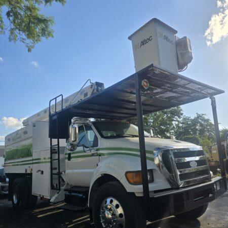 2012 FORD F-750 4X2 CHIPPER ALTEC LRV56 55 FT HEIGHT UTILITY DUMP TRUCK