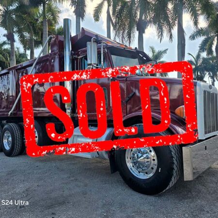 2005 PETERBILT 357 TRI AXLE DUMP TRUCK W/ STEERABLE THIRD AXLE  FACTORY DOUBLE POWER STEERING