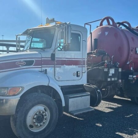2013 PETERBILT 384 6X4 VACUUM TANK TRUCK STEEL 3000 GALLON DEBRIS TANK HYDRAULIC