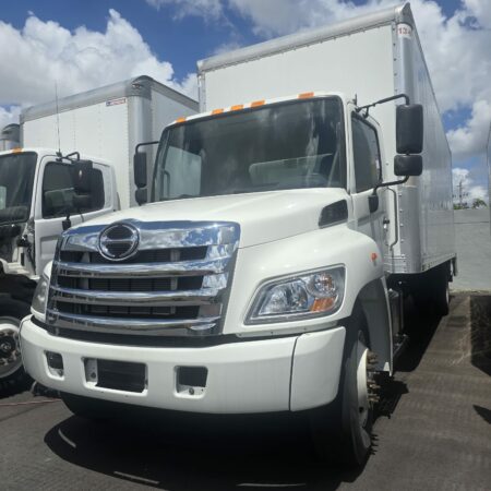 2019 HINO 268  BOX TRUCK 26FT -25.950 LBS GVW NO CDL REQUIRED