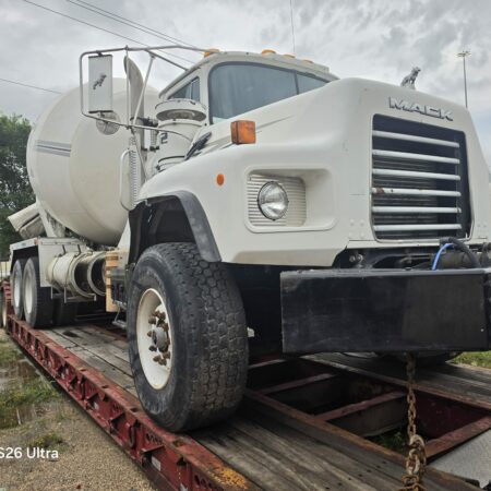 2005 MACK GU713 READY MIX CONCRETE MIXER TRUCK 10.5 YARD  MCNEILUS