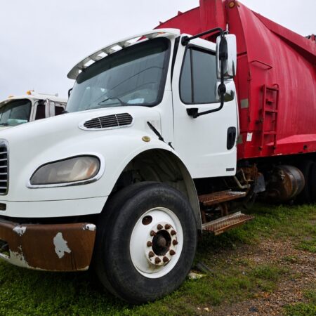 2015 FREIGHTLINER GARBAGE REAR LOADER TRUCK   20 YARDS CAPACITY