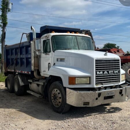 2001 MACK CH DUMP TRUCK  TANDEM AXLE