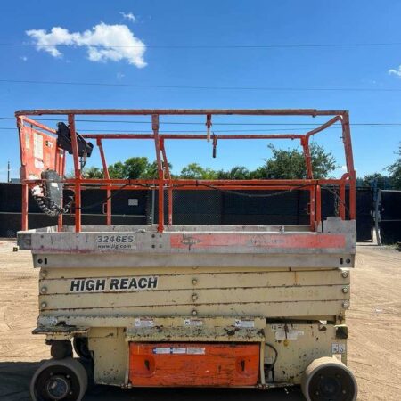 2011 JLG 3246ES ELECTRIC SCISSOR LIFT 32 FT PLATFORM HEIGHT 38 FT WORKING HEIGHT
