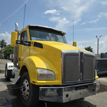 2016 KENWORTH T880 DAY SINGLE AXLE  CUMMINS ENGINE 10 SPEED