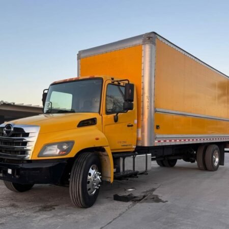 2018 HINO 268 26FT BOX TRUCK W/LIFT GATE & SIDE DOOR NON-CDL 25,950 LB
